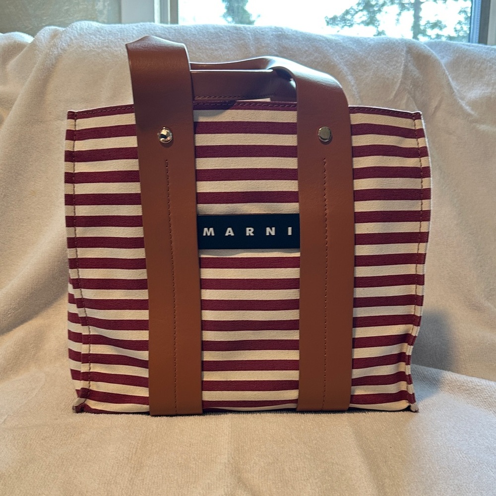 Marni Red and White Striped Tote with Leather Brown Handles
Excellent Like new